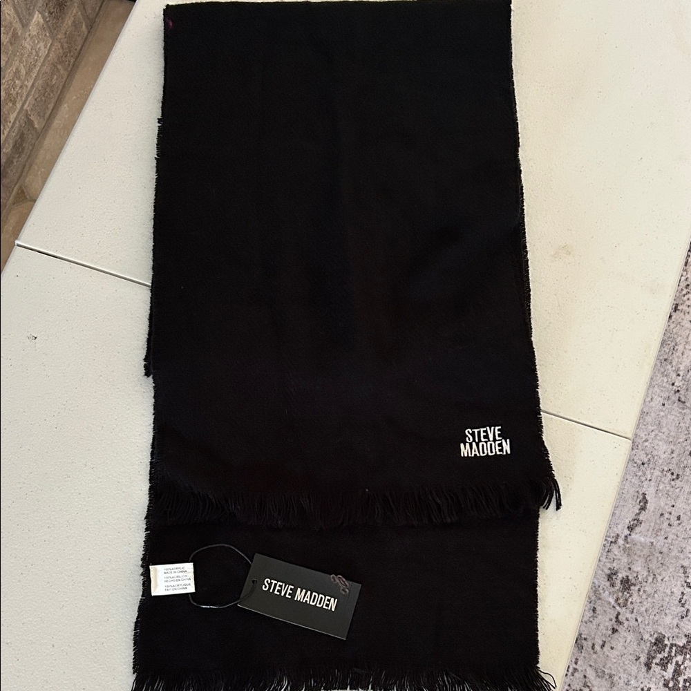 NWT Steve Madden Classic Black Unisex Scarf